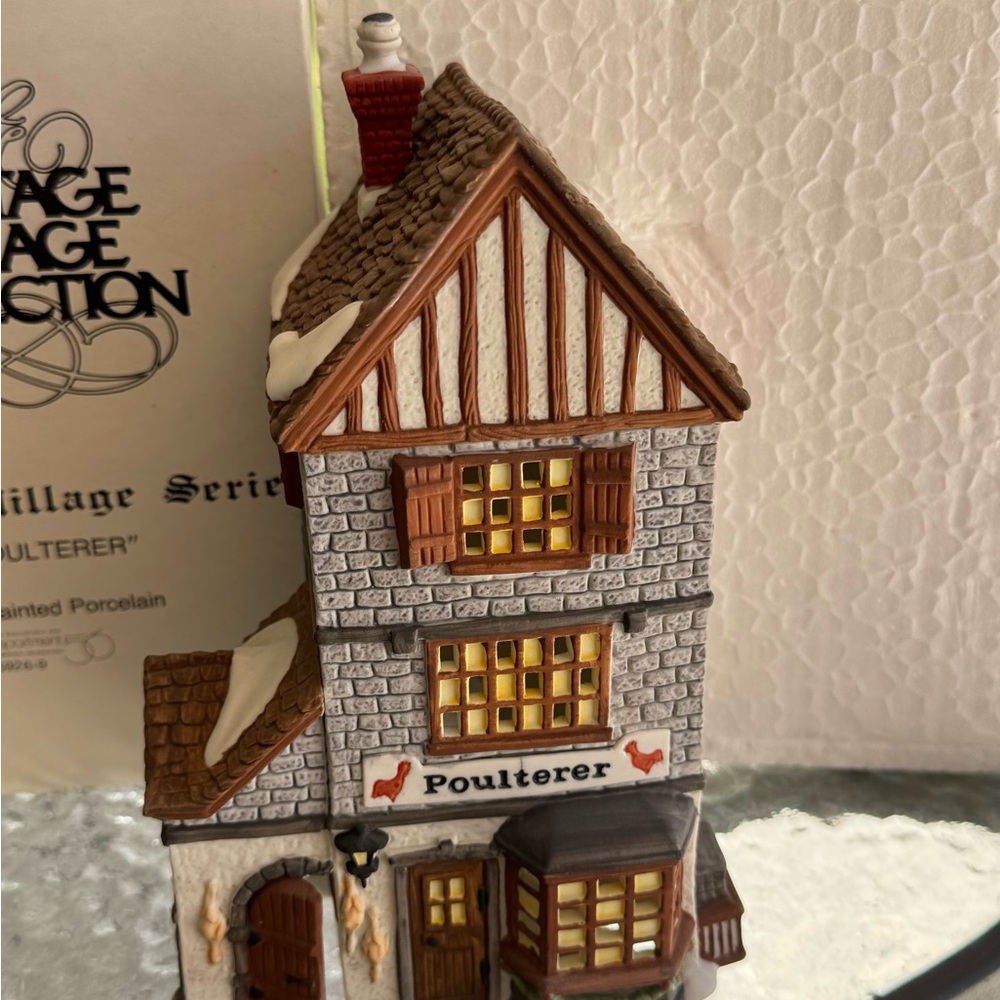 🐈‍⬛ Dept 56 Heritage village “POULTERER”